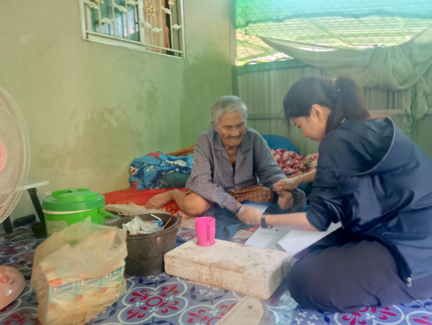 title - เมื่อวันที่ 31 มีนาคม 2569 นายวิทูล ประดิษฐบุญ ปฏิรูปที่ดินจังหวัดปราจีนบุรี นำทีมเจ้าหน้าที่ กลุ่มกฎหมาย ลงพื้นที่เชิงรุกเพื่ออำนวยความสะดวกให้แก่เกษตรกรผู้สูงอายุที่มีความประสงค์จะสละสิทธิ  และขอจัดที่ดินแทนที่ ให้แก่ทายาทเข้าทำประโยชน์